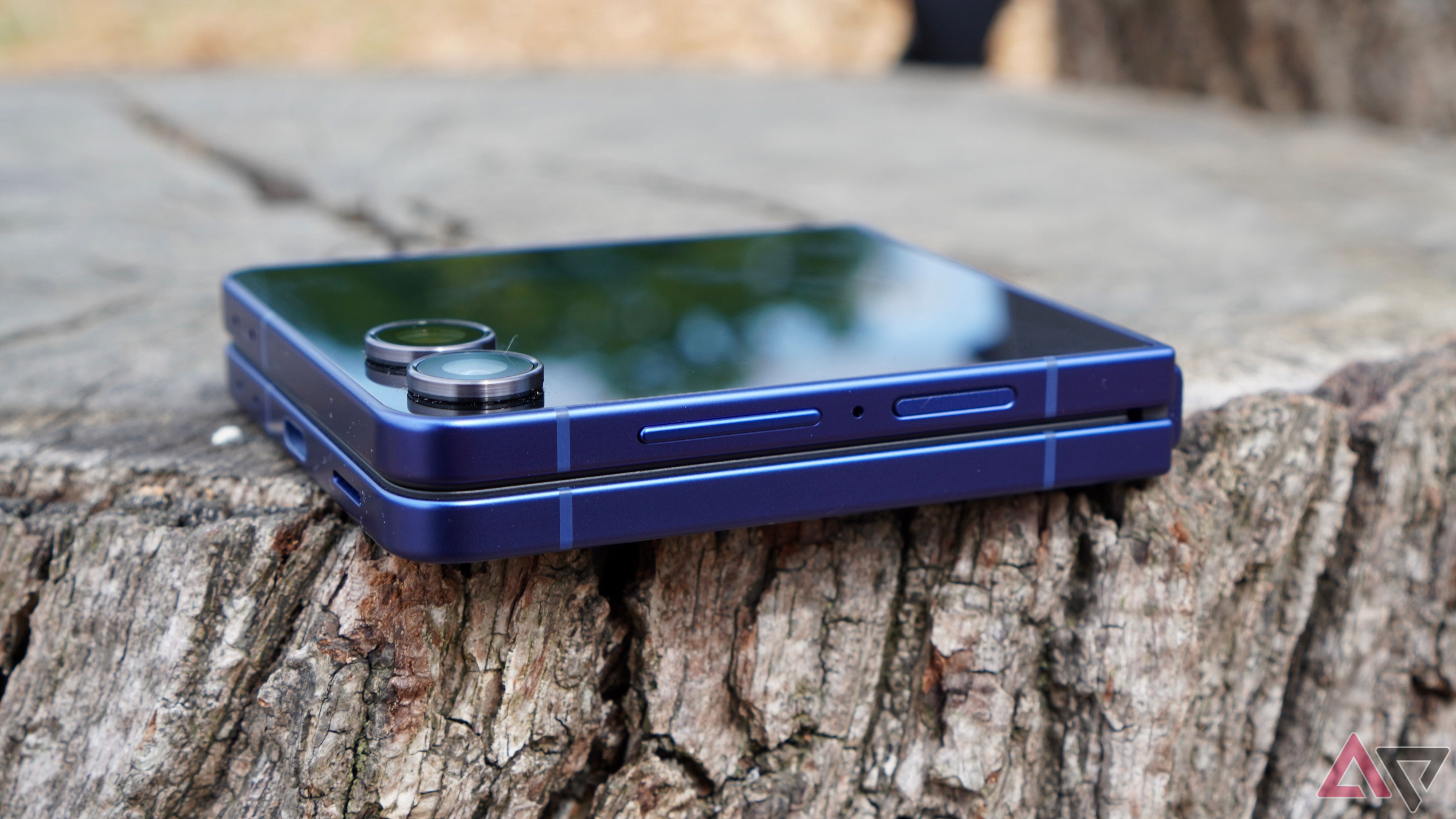 samsung-galaxy-z-flip-7-side-buttons