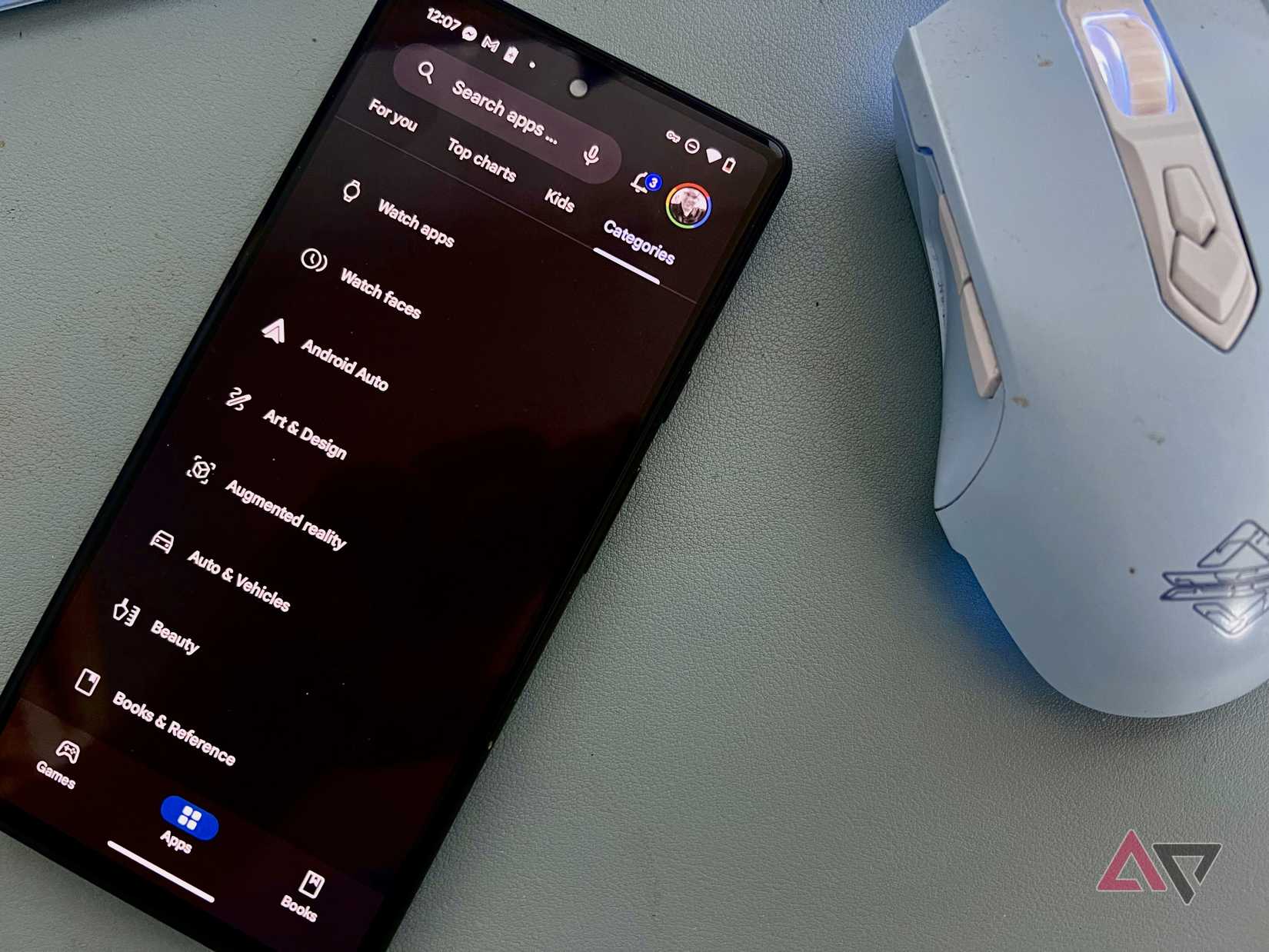 Two Galaxy Z Flip 7 models shown in a render against a white background.