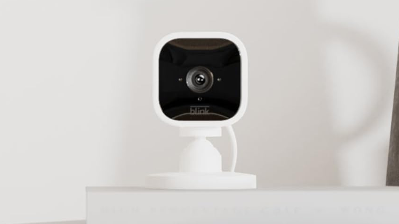 Render of the Google Pixel 9 Pro XL in hazel against a white background.