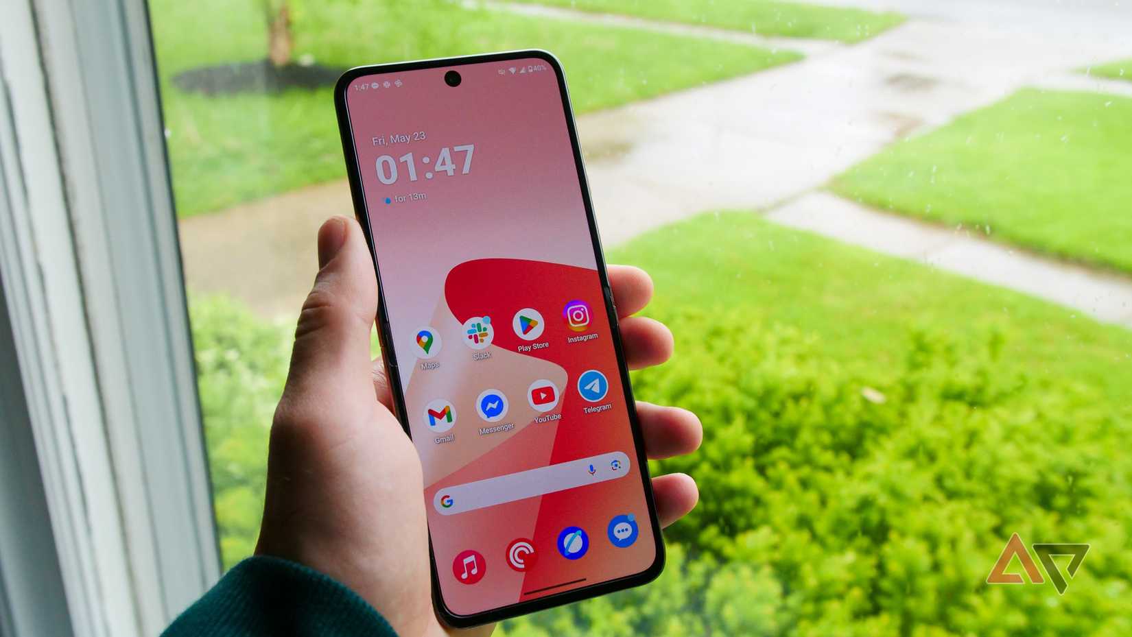 The Android mascot pops out of a magician’s hat, surrounded by stars and a magic wand