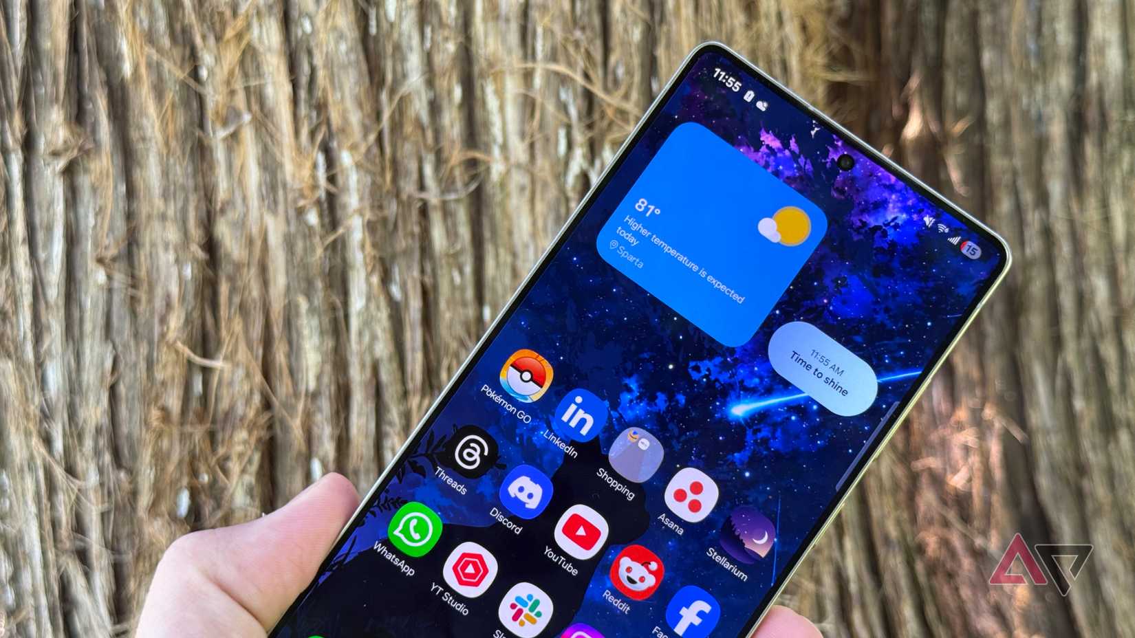 A YouTube video playing on the cover screen with a bugged display mode on the Galaxy Z Fold 6.