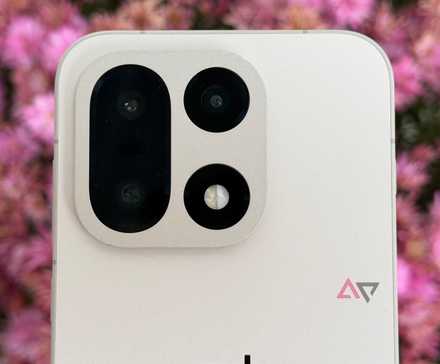 Two Galaxy Z Flip 7 models shown in a render against a white background.