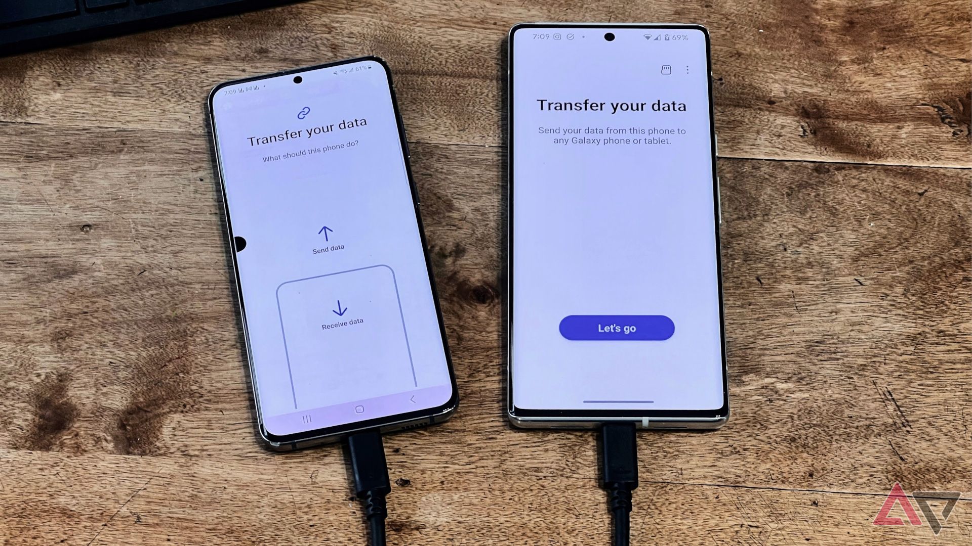 Samsung Smart Switch is shown on two Android phones.