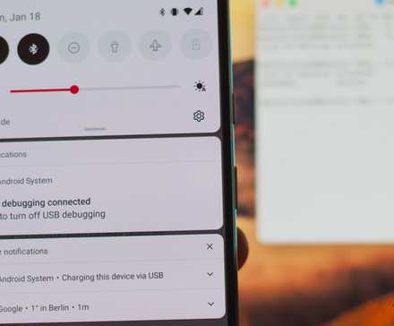 FlexWindow comparison between the Samsung Galaxy Z Flip 7 FE and Galaxy Z Flip 6